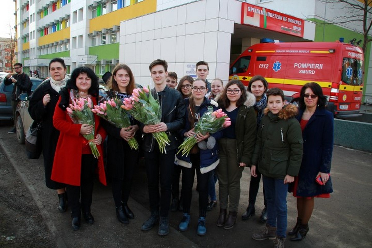 Flori în dar, cu prilejul zilei de 8 martie