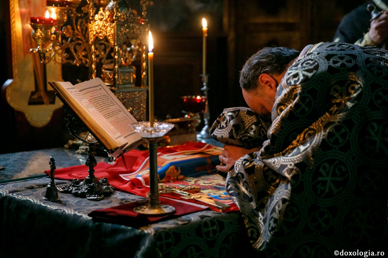 (Audio) „La Dumnezeu nu se intră decât în stare de jertfă!” - Arhim. Hrisostom Rădășanu