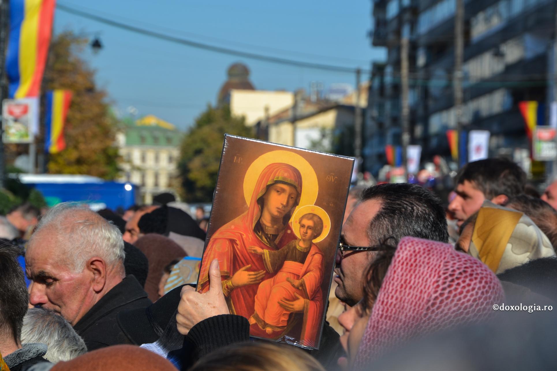 Noi nu discutăm despre Maica Domnului, ci noi o cinstim pe Maica Domnului