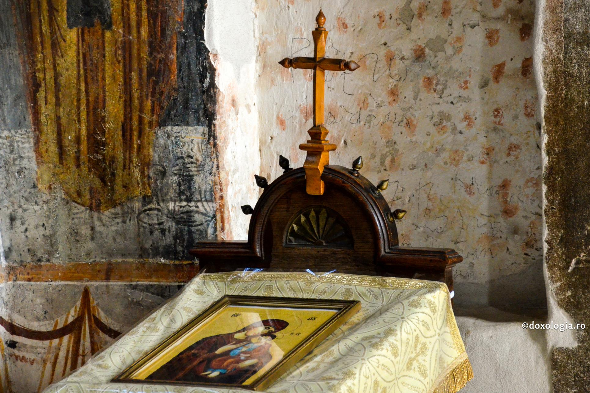 (Video) Duminica a 3-a din Post (a Sfintei Cruci)