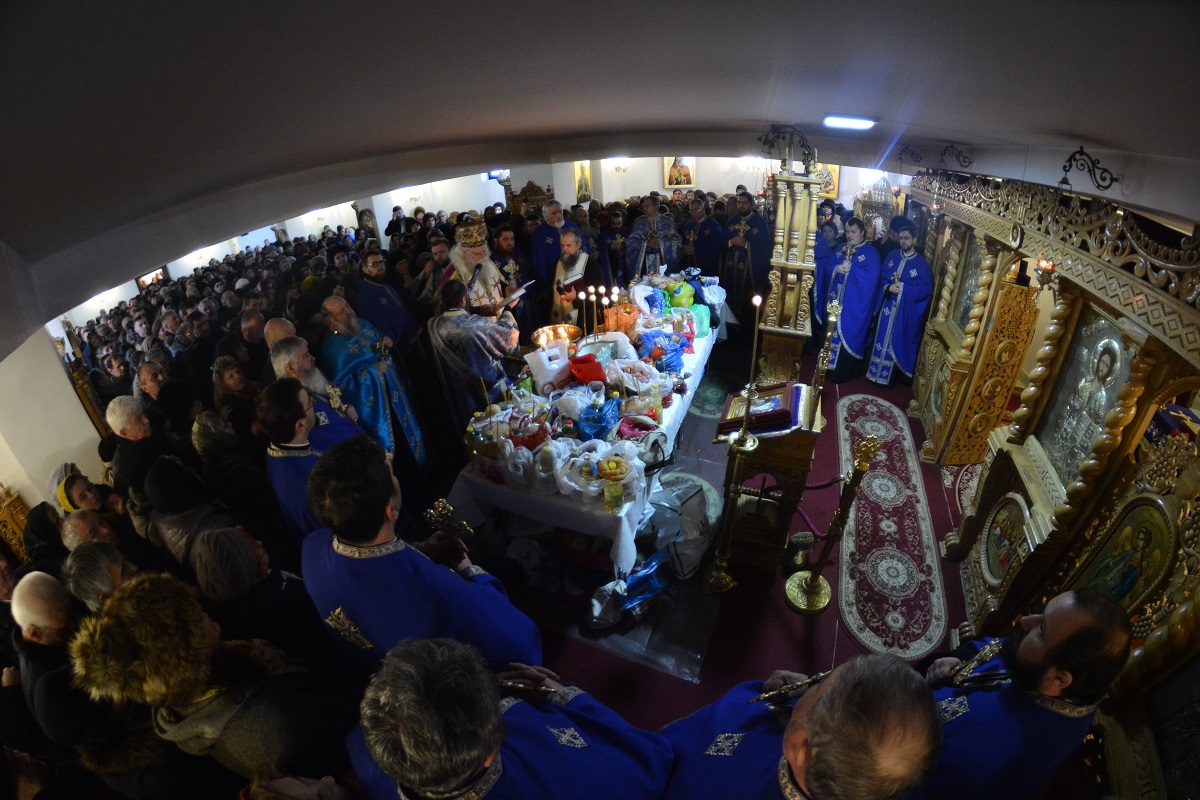 Sute de pelerini s-au rugat la Mănăstirea Hadâmbu