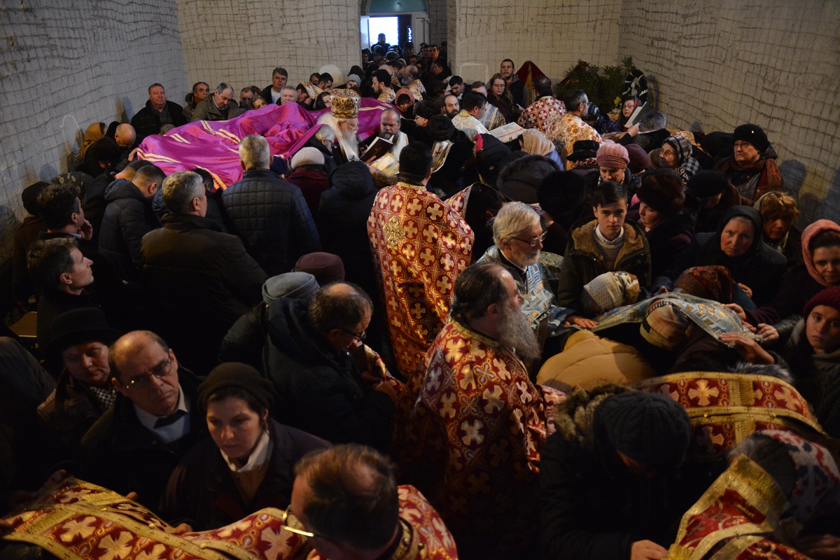 Binecuvântare arhierească la Mănăstirea Piatra Sfântă - Tărâţa