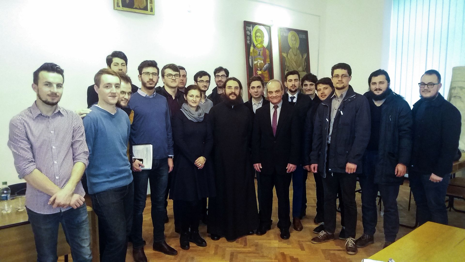 Profesorul Nikolaos Xionis, alături de studenţii Facultăţii de Teologie Ortodoxă din Iaşi