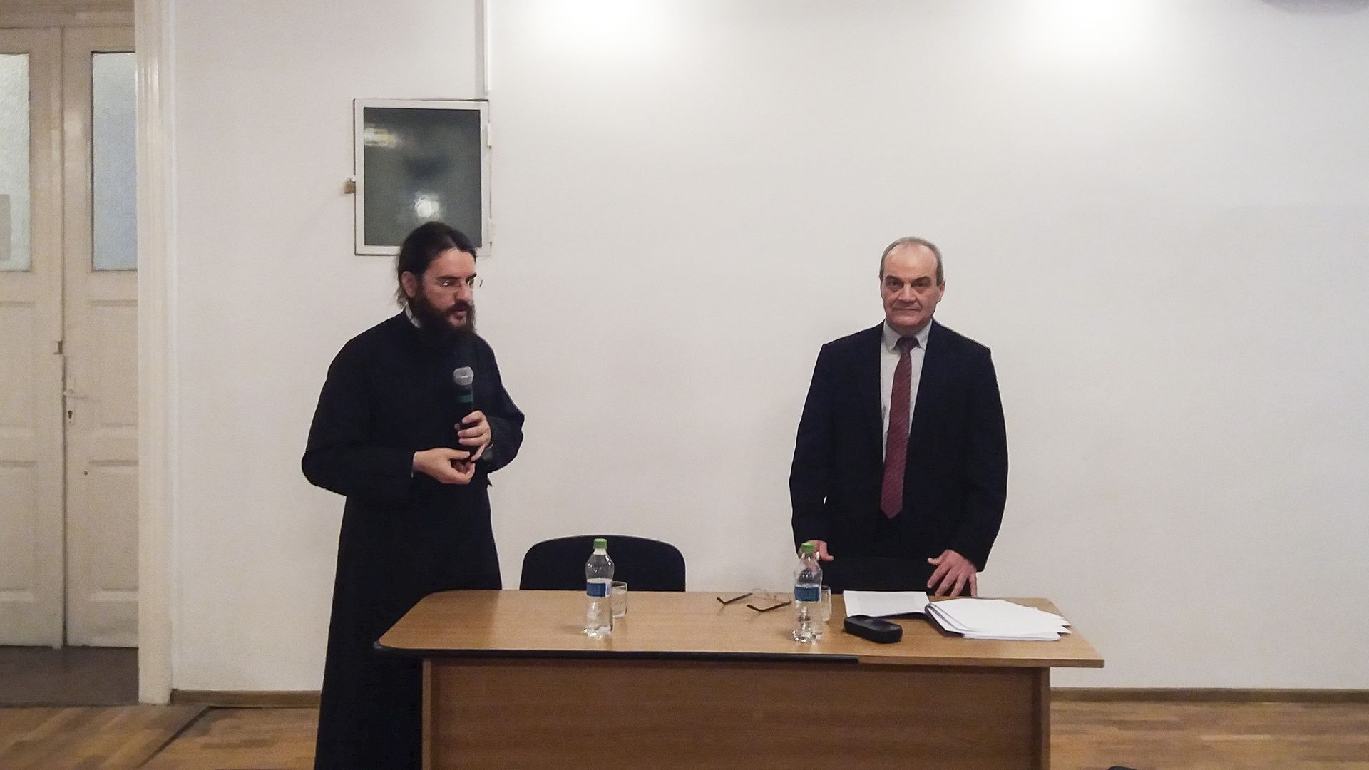 Profesorul Nikolaos Xionis, alături de studenţii Facultăţii de Teologie Ortodoxă din Iaşi