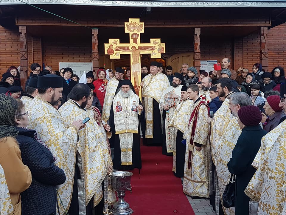 Procesiunea „La umbra Crucii Tale“ în oraşul Bacău
