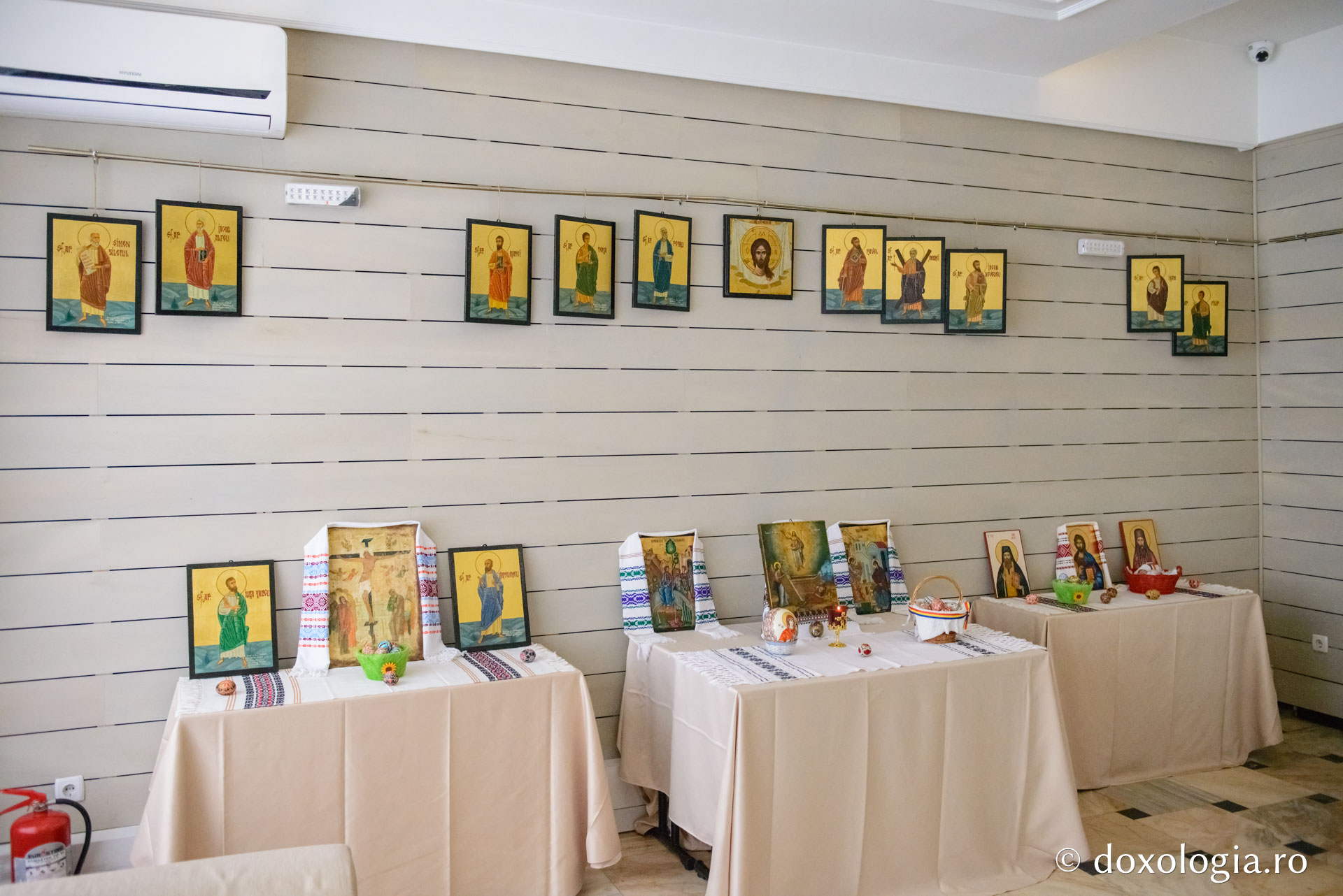 foto: Flavius Popa Expoziție de icoane pictate și ouă încondeiate la Colegiul „Sfântul Nicolae”