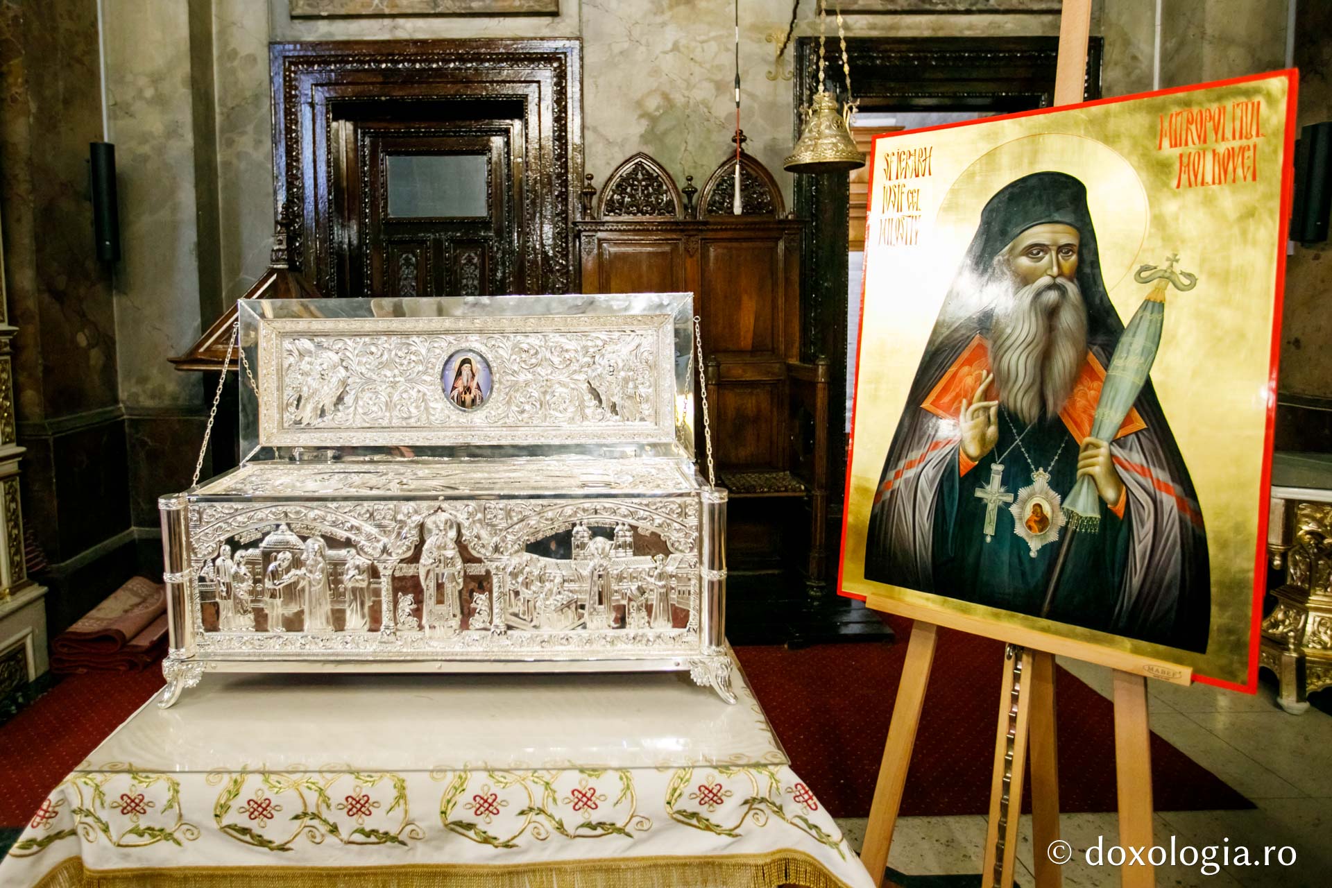 Racla cu moaștele Sfântului Ierarh Iosif cel Milostiv