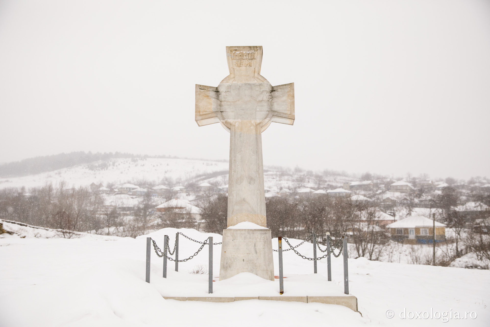 (Foto) Troiţa ridicată în cinstea Sfântului Iosif cel Milostiv din Răzălăi, Basarabia