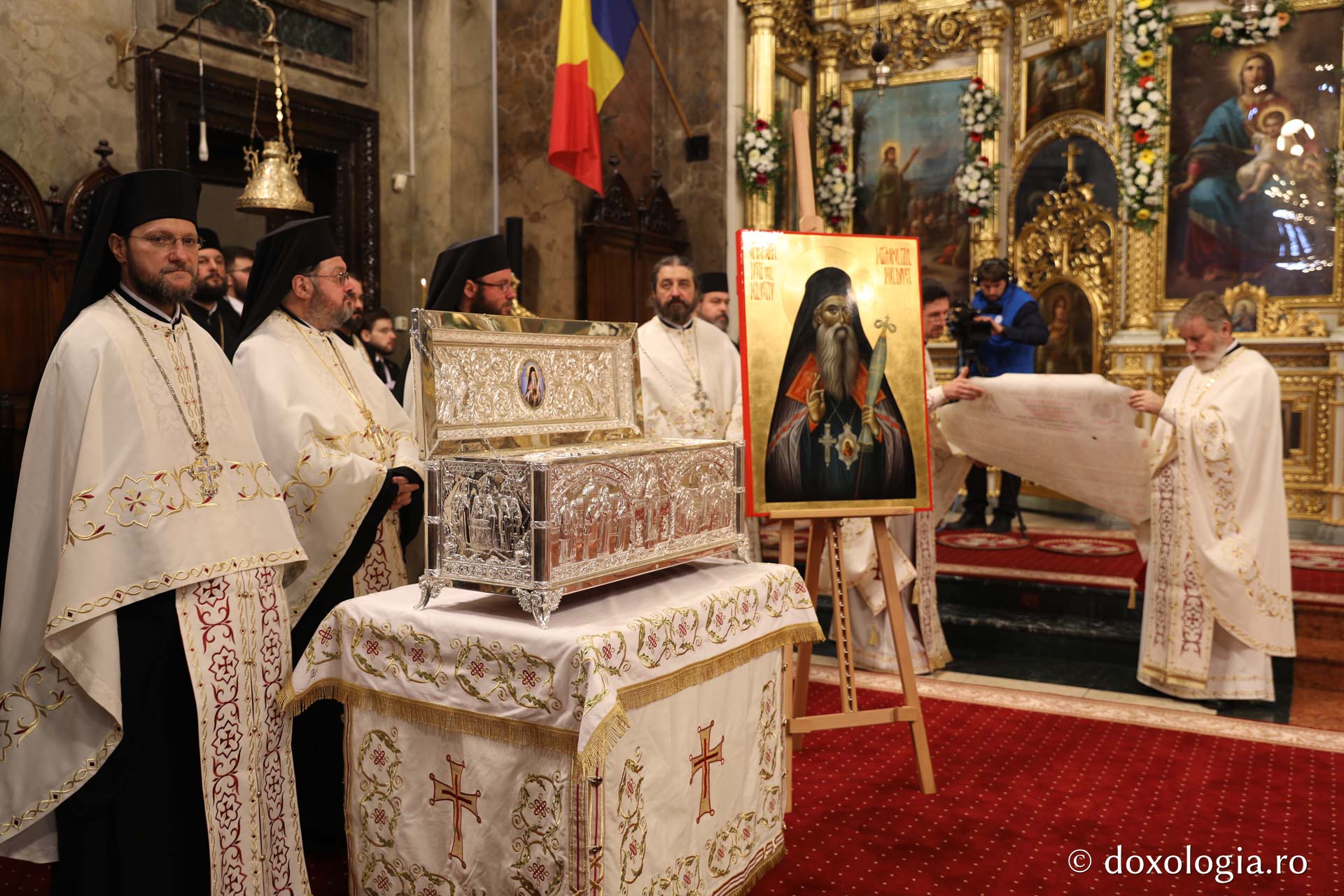 „Comuniunea sfinților întărește unitatea noastră de cuget și simțiri, unitatea noastră de neam”