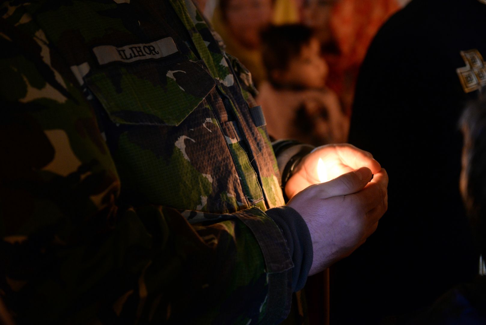 Sfânta Liturghie arhierească şi sfinţire de drapel la unitatea militară din Tătăraşi