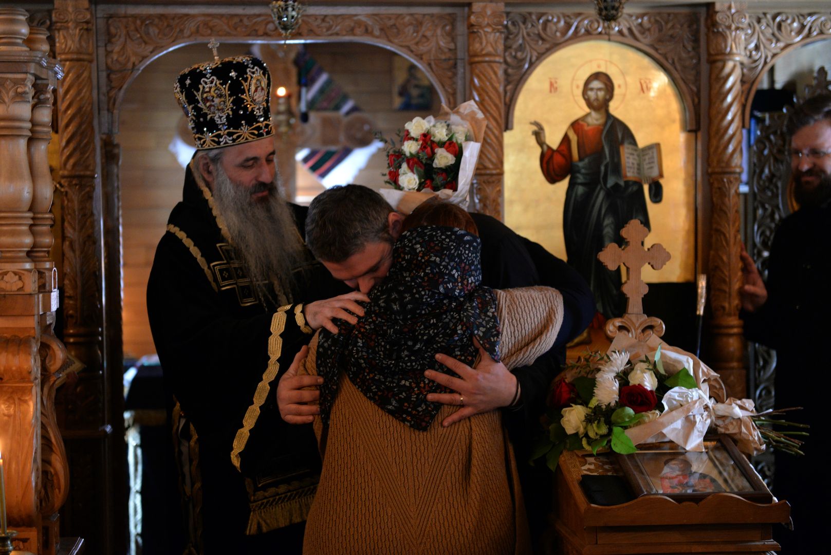 Sfânta Liturghie arhierească şi sfinţire de drapel la unitatea militară din Tătăraşi