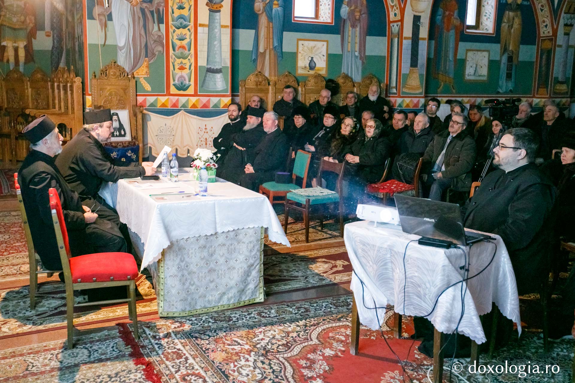 foto: pr. Silviu Cluci Seară de conferinţe duhovniceşti pentru ieşeni