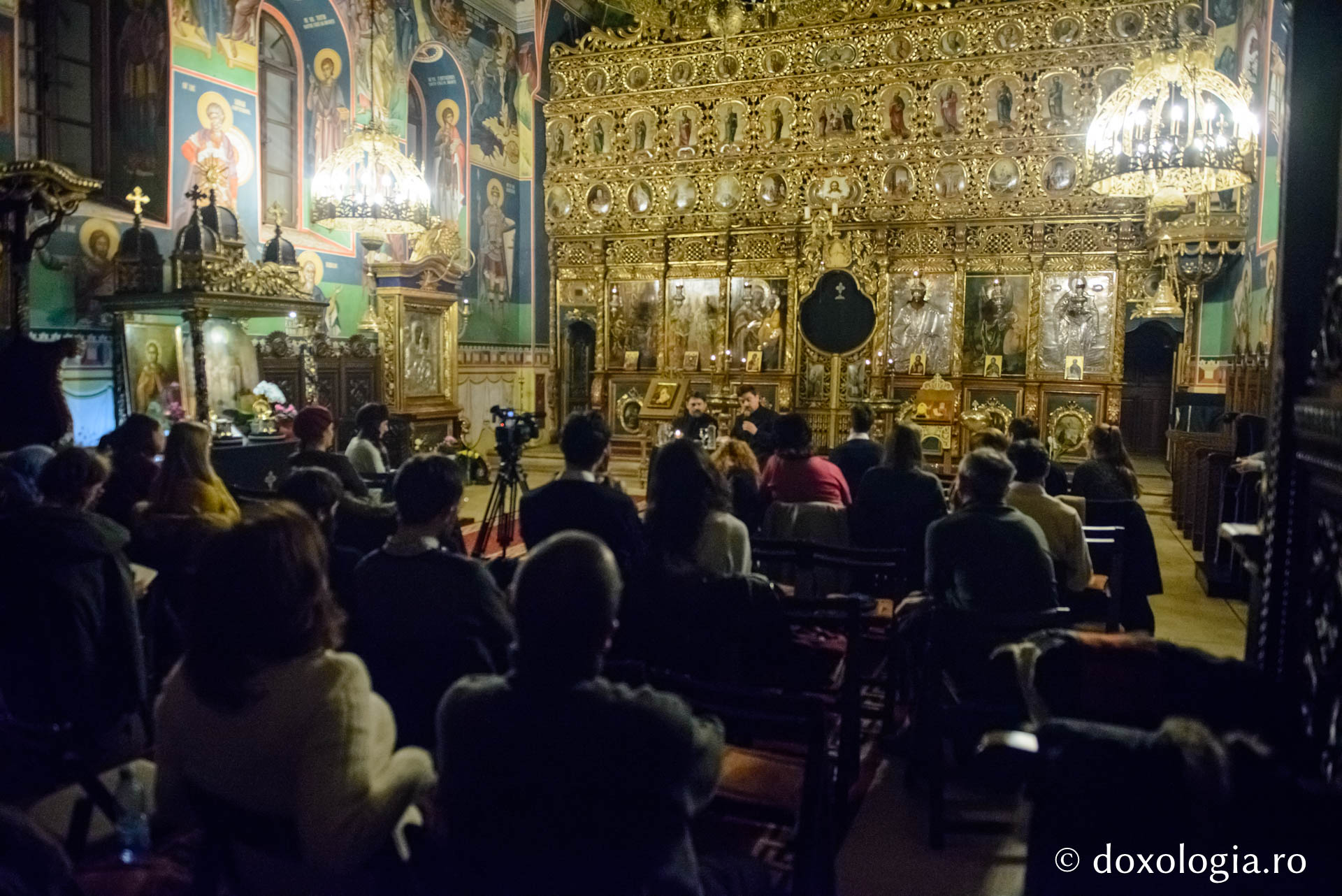 foto: Adrian Sîrbu Seară de conferinţe duhovniceşti pentru ieşeni