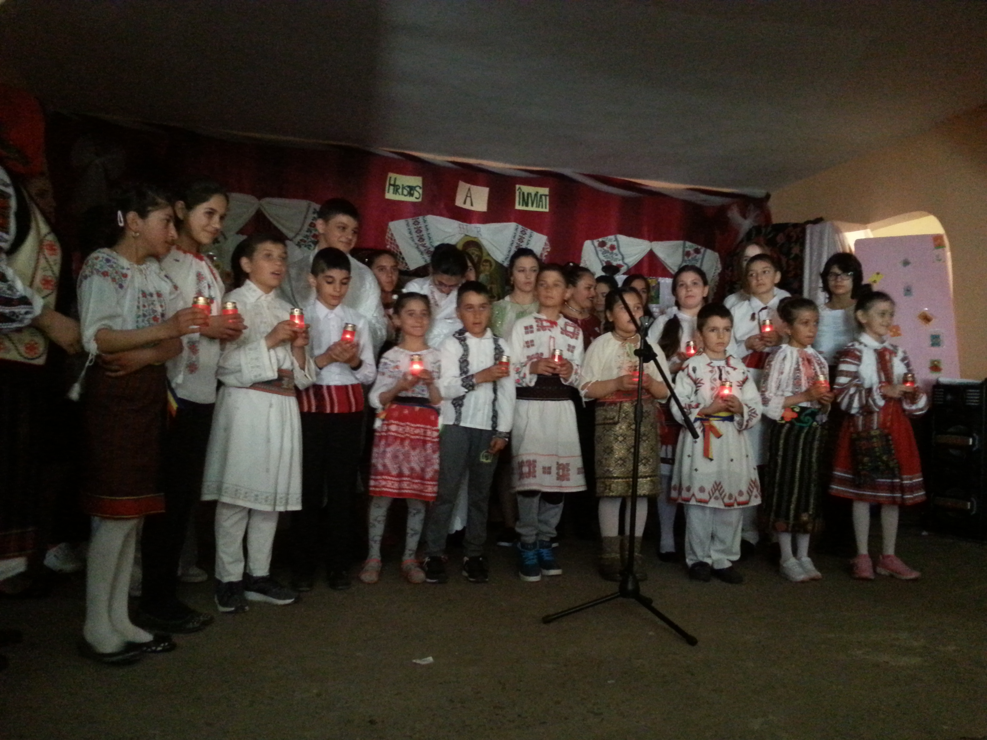 Spectacol pus în scenă de membrii ATOR la Humosu