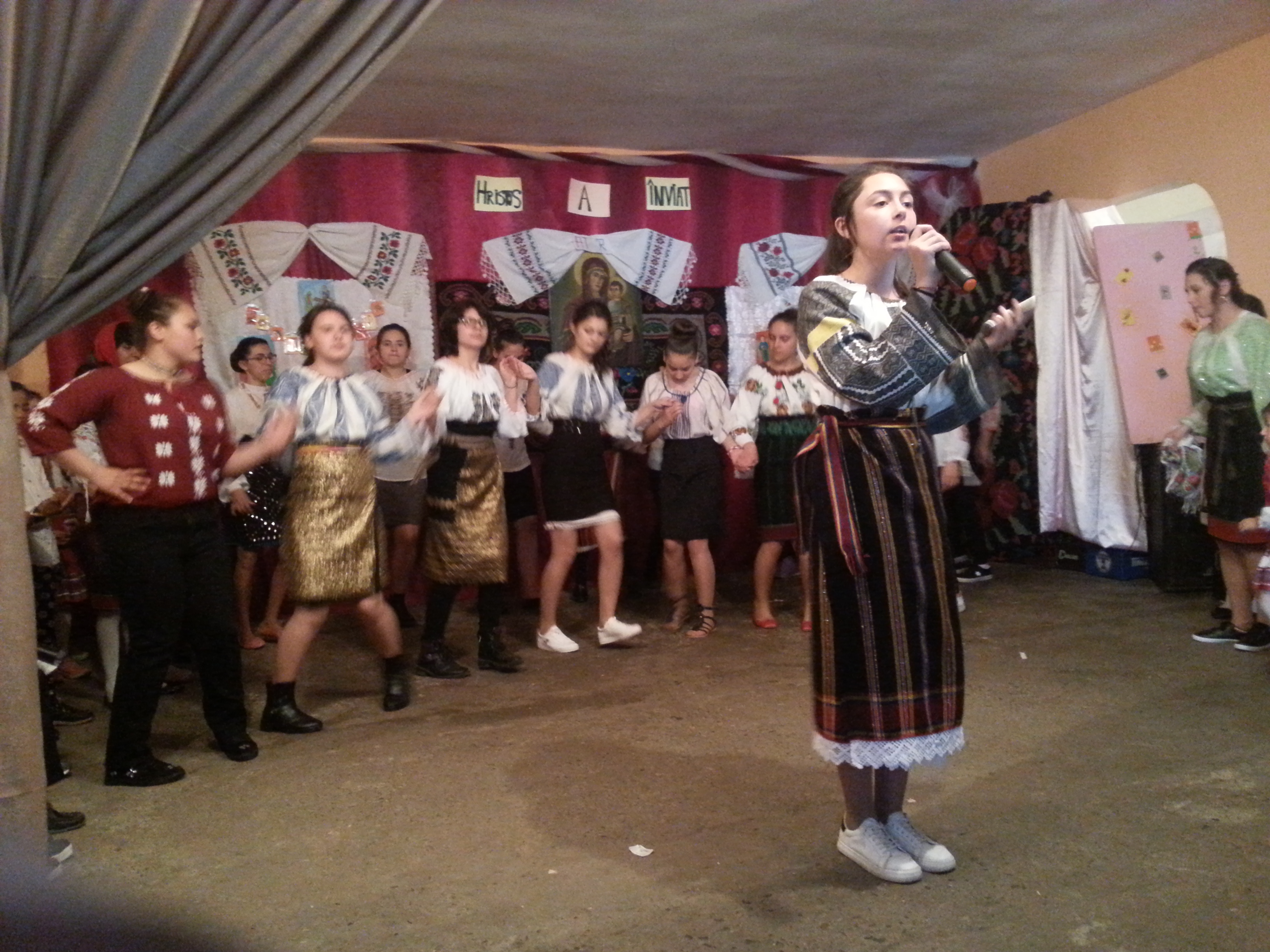 Spectacol pus în scenă de membrii ATOR la Humosu