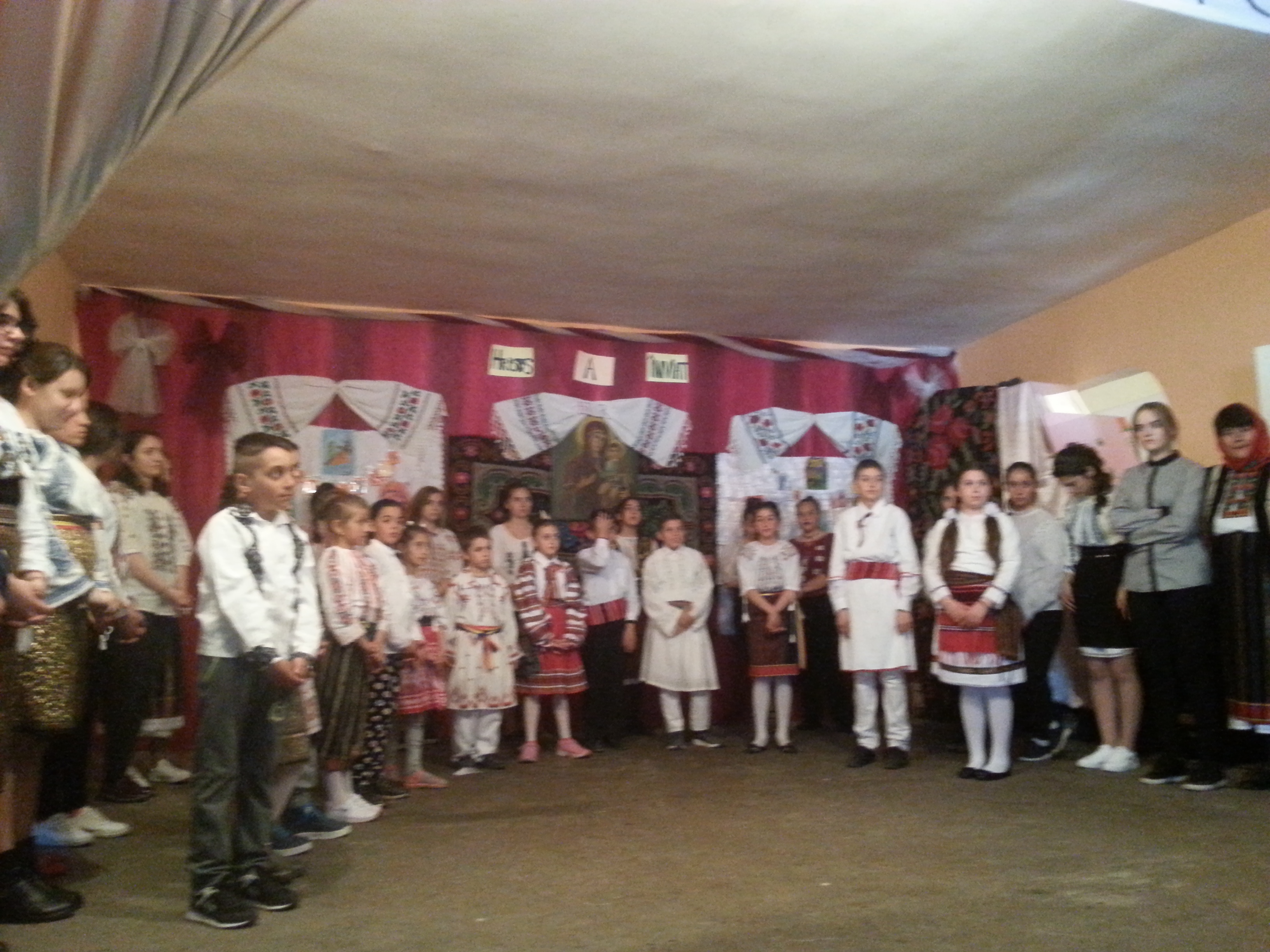 Spectacol pus în scenă de membrii ATOR la Humosu