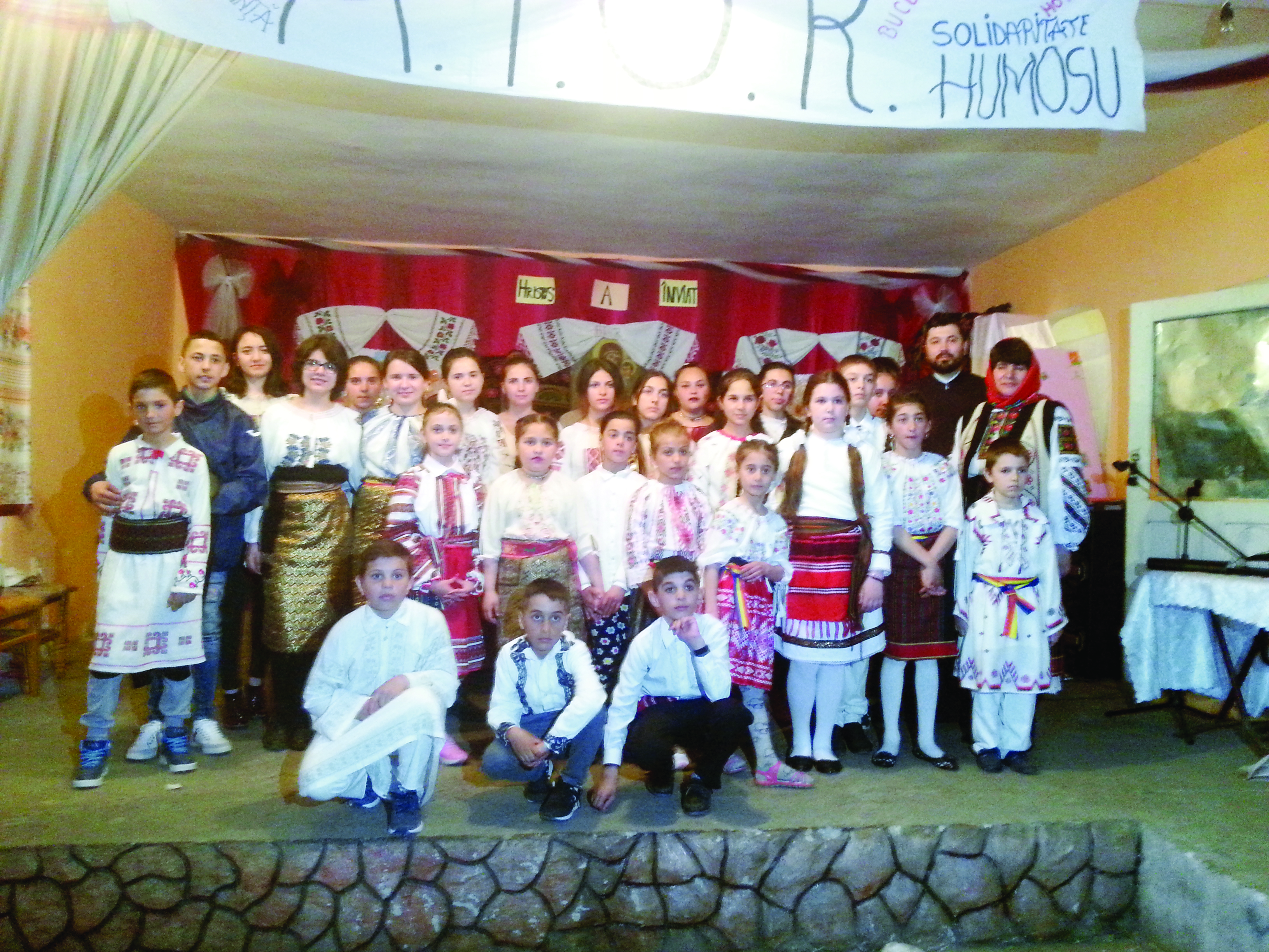 Spectacol pus în scenă de membrii ATOR la Humosu