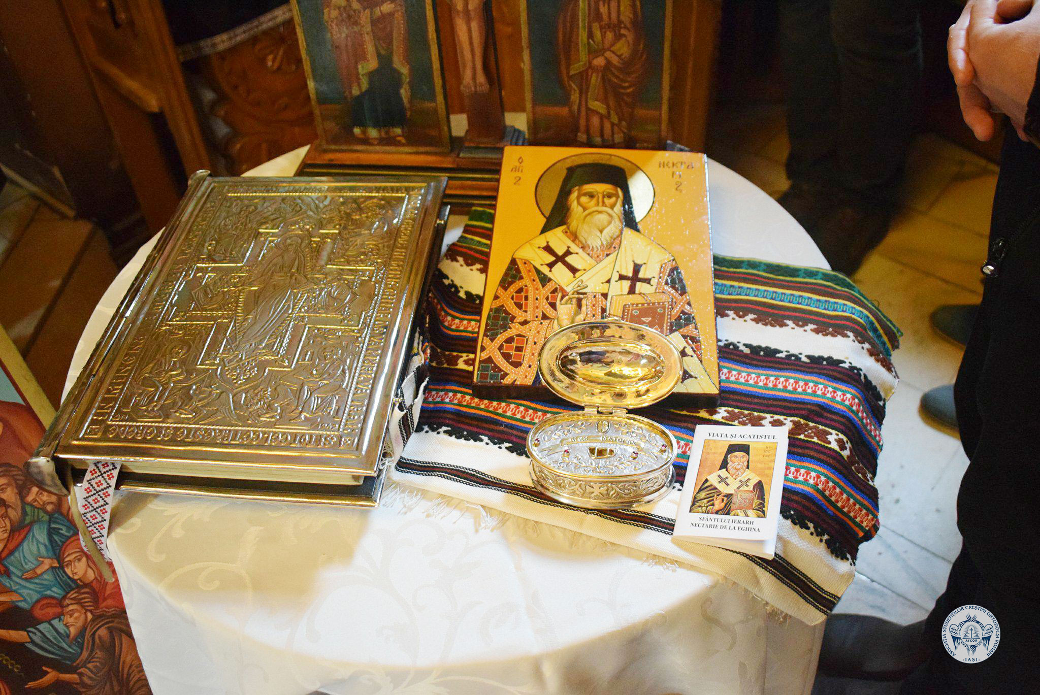 Procesiune cu Sfintele Moaște la spitalele din Iași