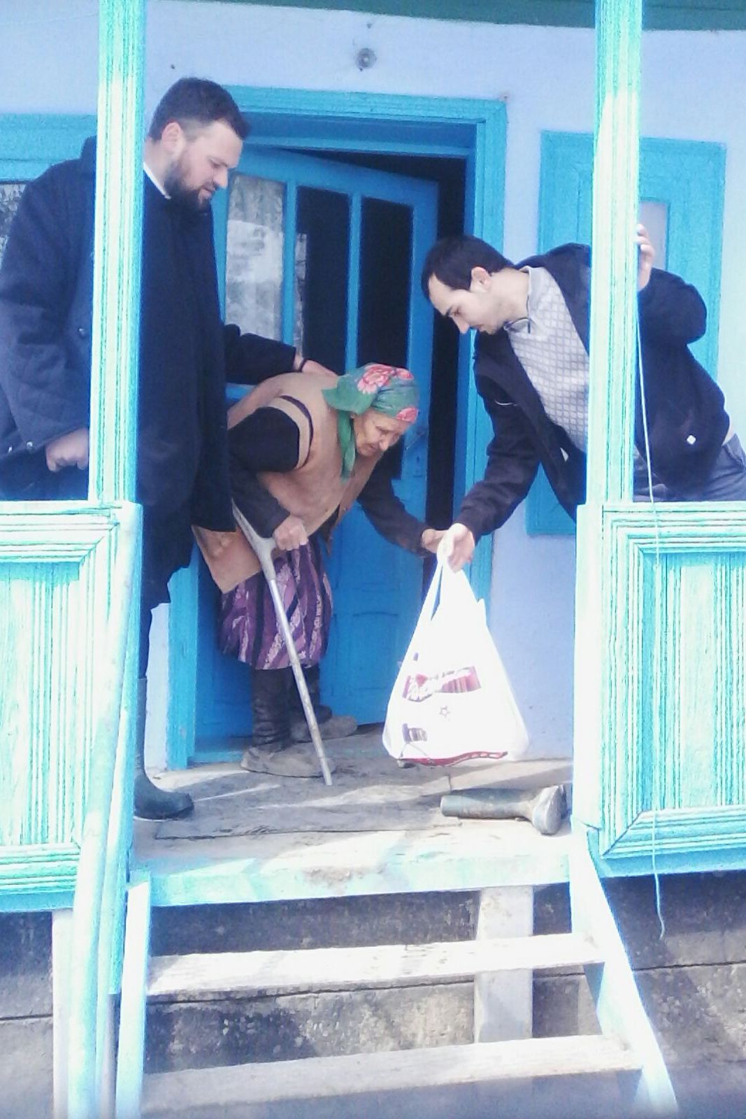 Tinerii din Bocniţa, alături de bătrânii nevoiaşi