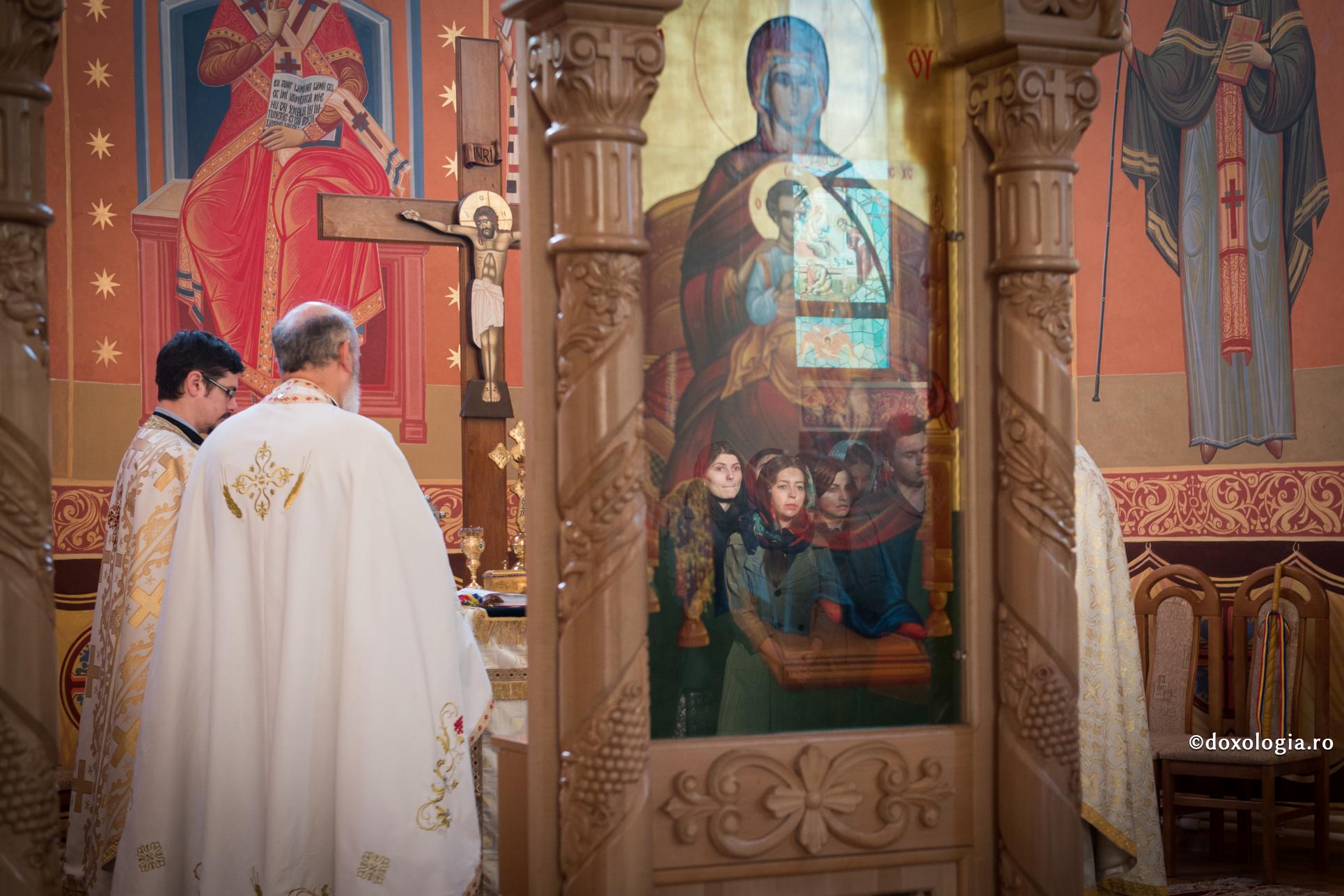 Participarea la Sfânta Liturghie – cea mai curată jertfă