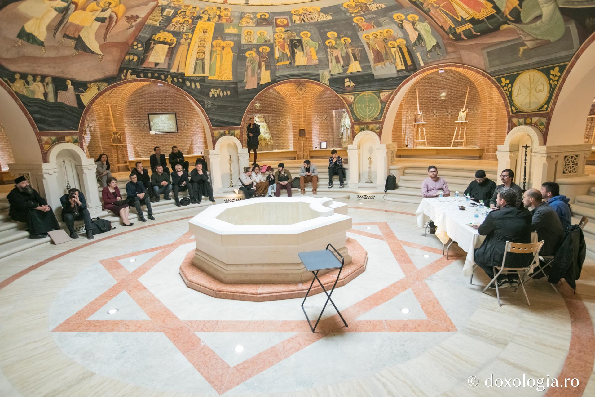 „Iconari vechi și noi” – Masă rotundă la Muzeul Mitropolitan