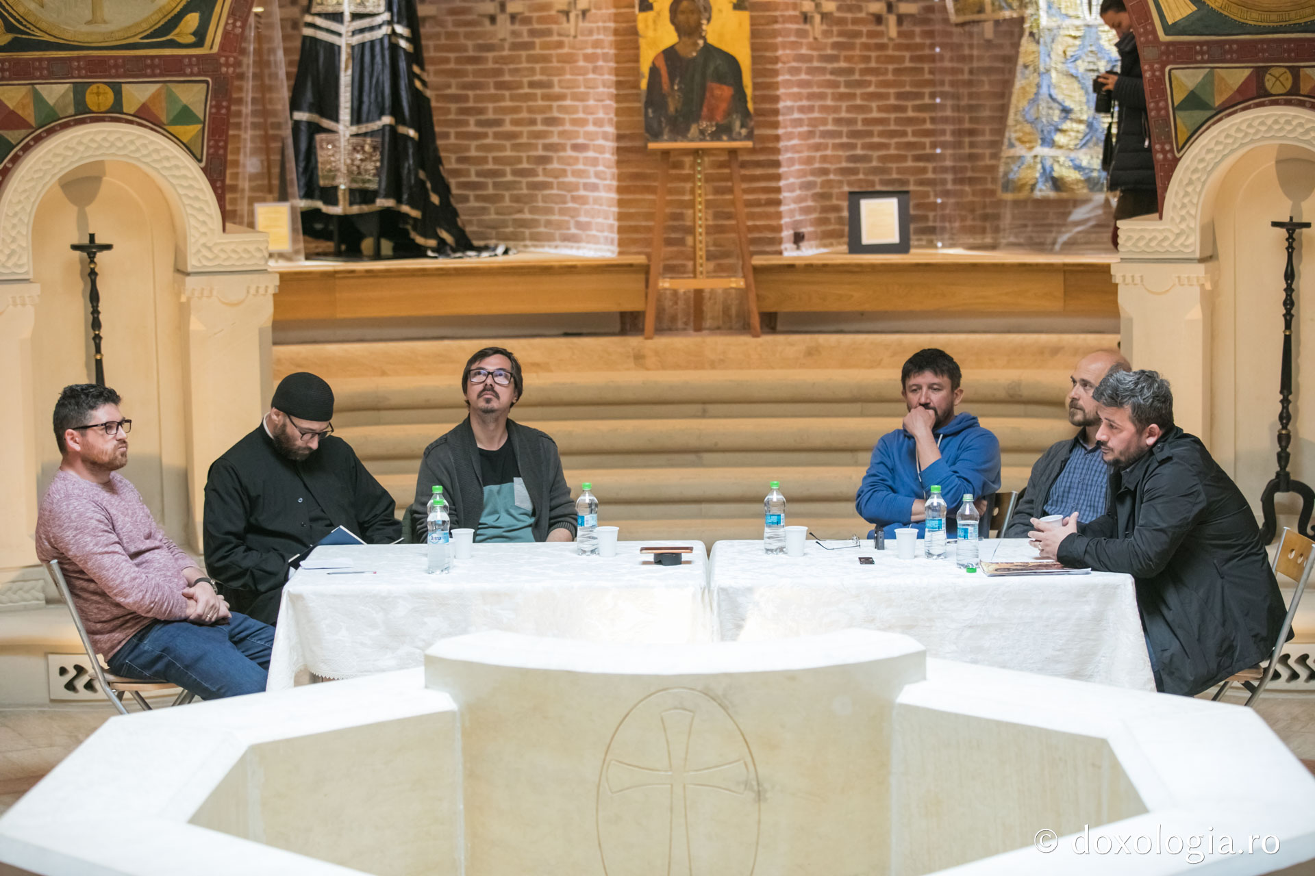 „Iconari vechi și noi” – Masă rotundă la Muzeul Mitropolitan