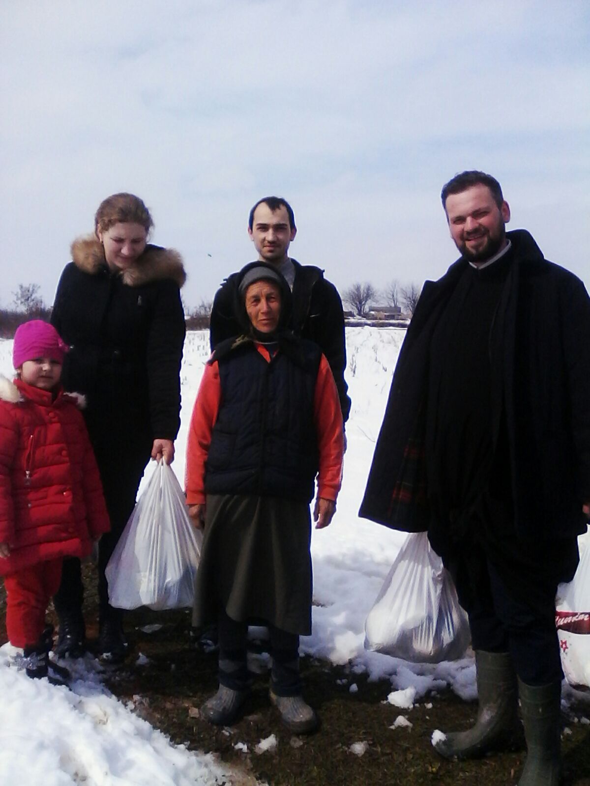 Tinerii din Bocniţa, alături de bătrânii nevoiaşi