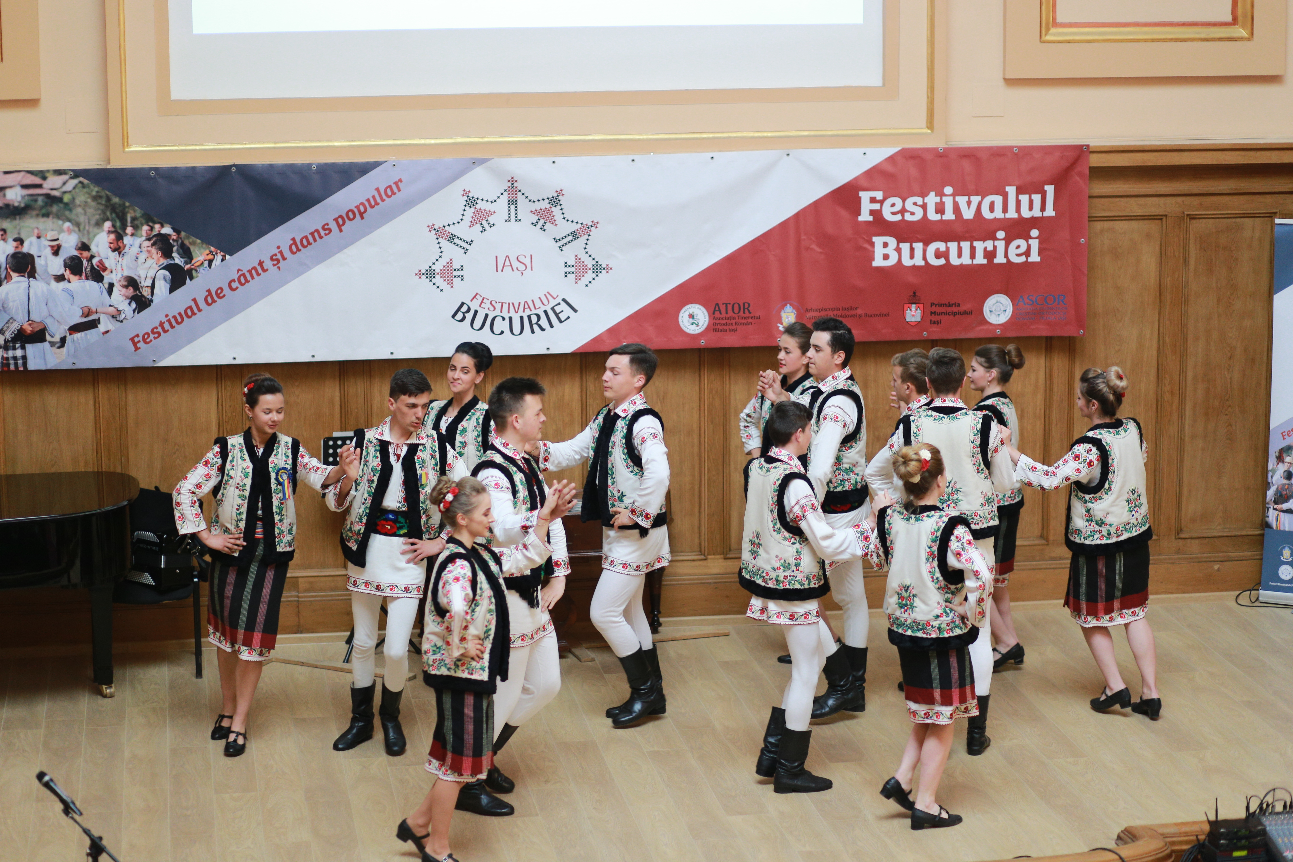 Tinerii s-au întâlnit în Iaşi la „Festivalul bucuriei“