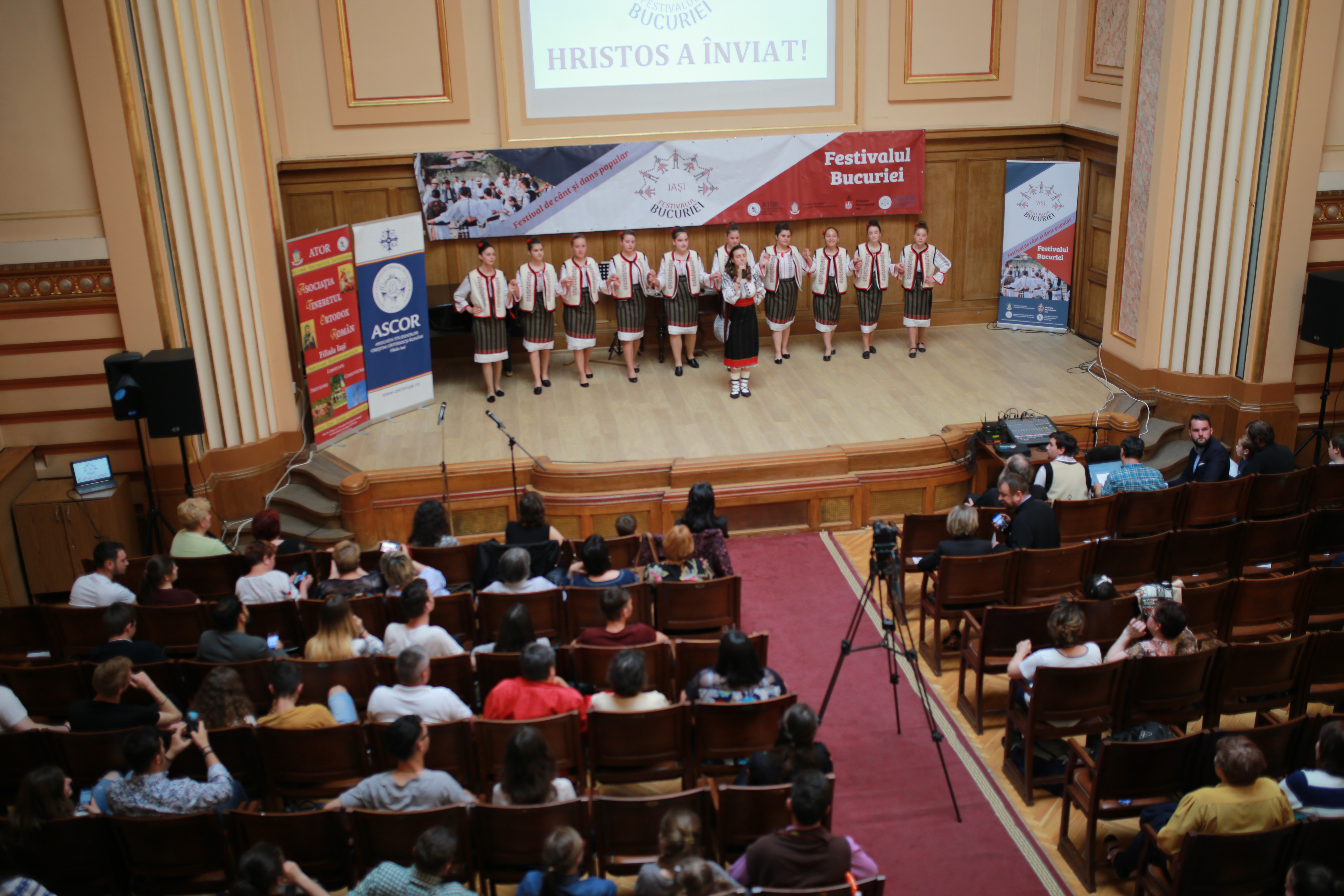 Tinerii s-au întâlnit în Iaşi la „Festivalul bucuriei“