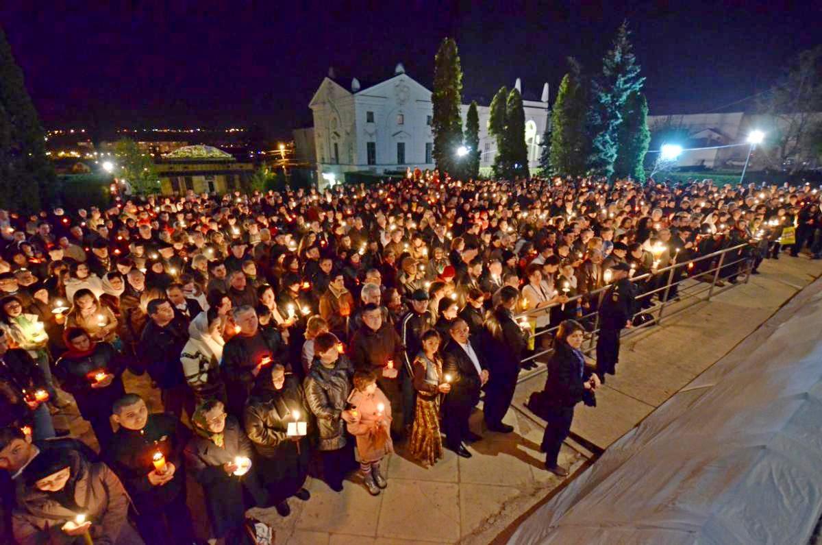 Slujiri arhiereşti în Mitropolia Moldovei şi Bucovinei