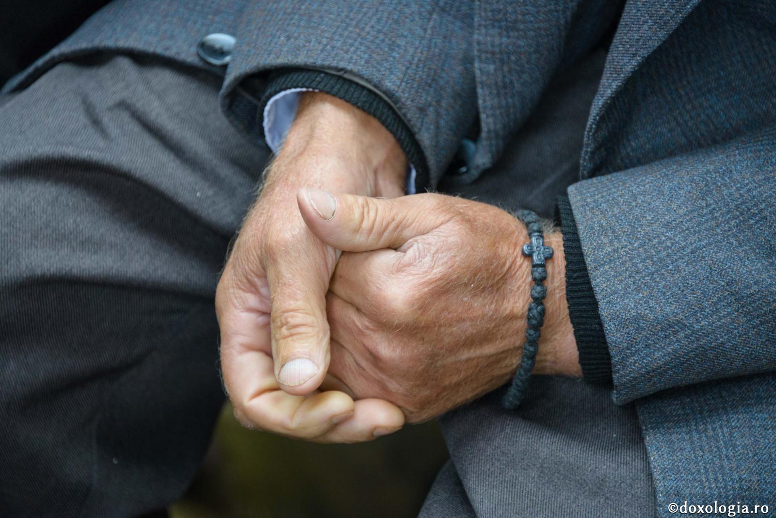 (Video) Părintele Proclu — de la simplitatea țărănească, la simplitatea transfigurată de Duhul Sfânt