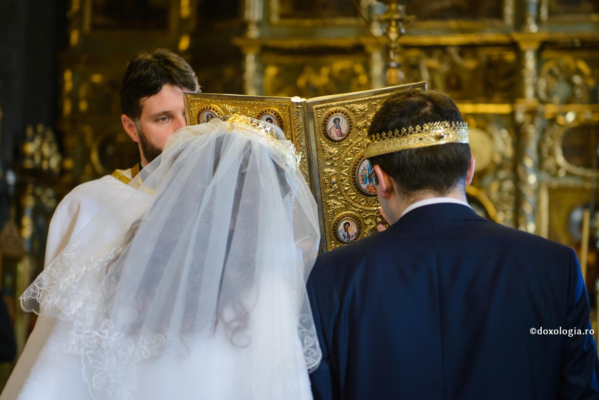 Câți dintre noi mai conștientizăm harul primit prin Taina Sfintei Cununii? / Foto: Oana Nechifor cununie religioasă