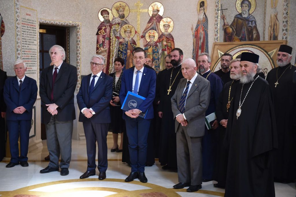 Academicianul Emilian Popescu a primit Ordinul „Sfântul Apostol Andrei Ocrotitorul României”