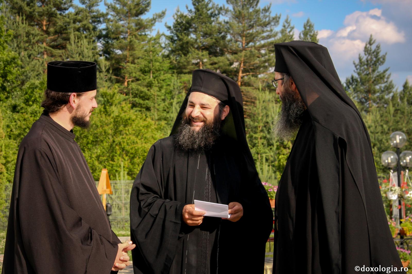 (Video) „Moartea ne prilejuiește, la urma urmei, o bucurie” - Arhim. Hrisostom Rădășanu