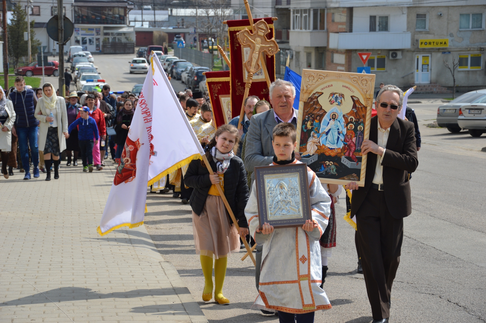 Procesiune dedicată Sfintelor Paşti, la Moineşti