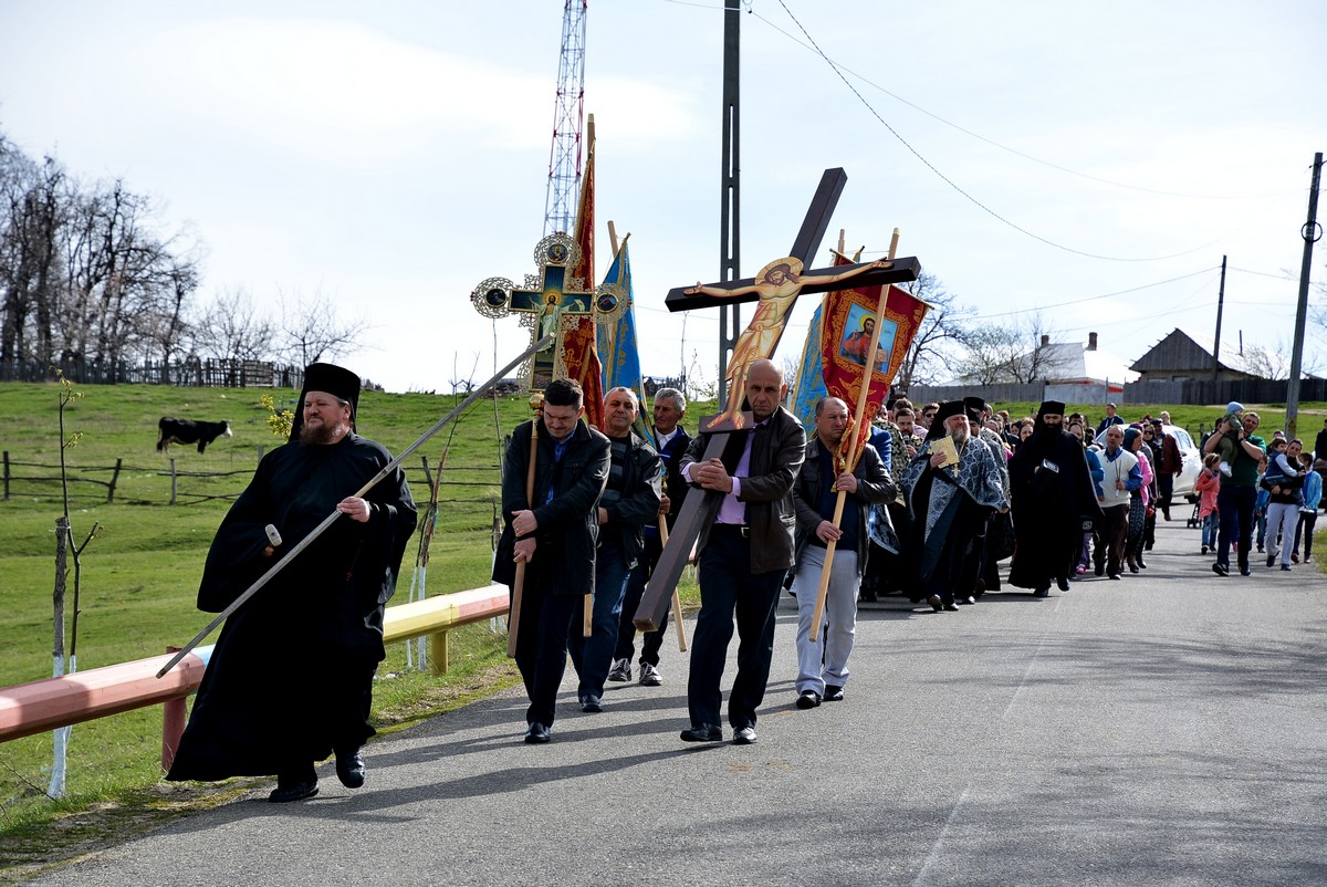 Procesiunea „Drumul Crucii“ la Mănăstirea Hadâmbu