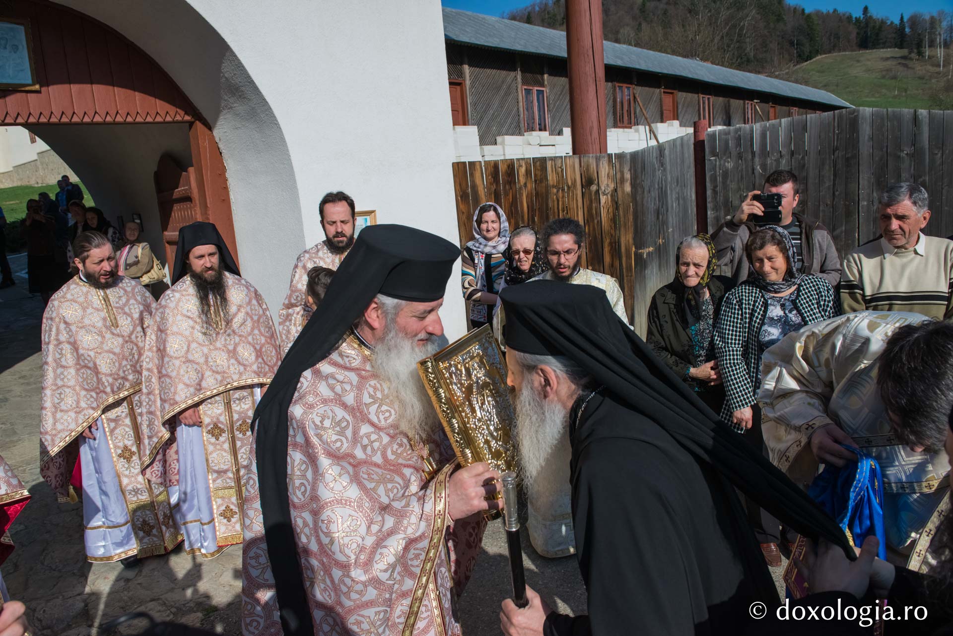 Sărbătoarea Izvorului Tămăduirii la Mănăstirea Horaița – Neamț