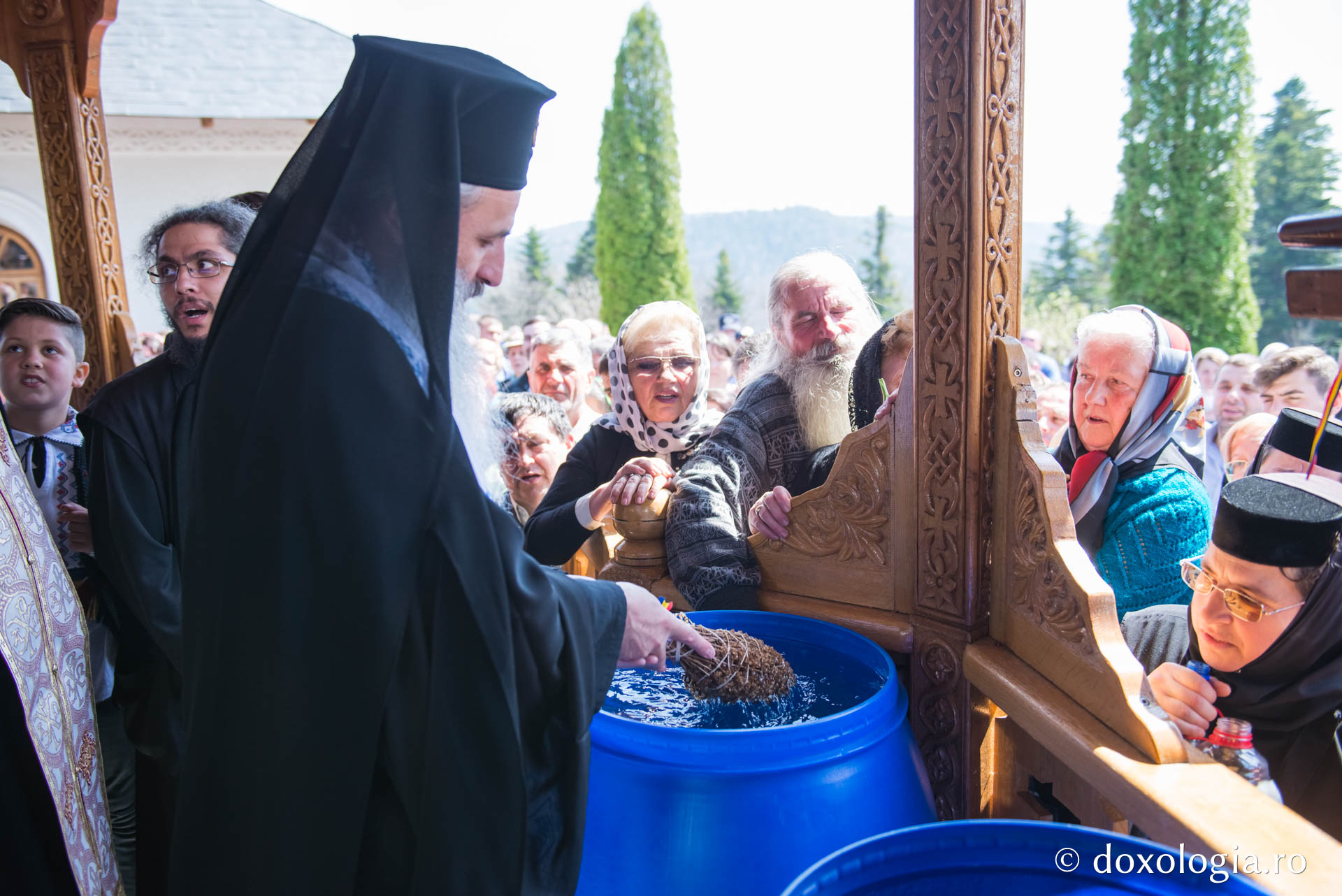 Sărbătoarea Izvorului Tămăduirii la Mănăstirea Horaița – Neamț