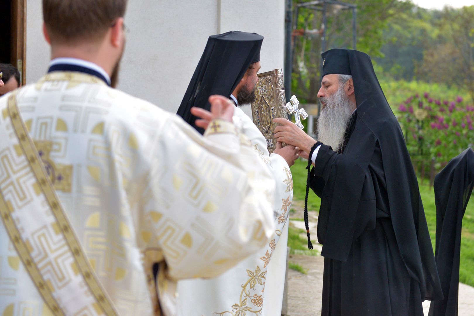 foto: Flavius Popa IPS Mitropolit Teofan: „Mântuitorul s-a arătat femeilor mironosițe pentru prima dată, răsplătindu-le devotamentul lor, credința și curajul”