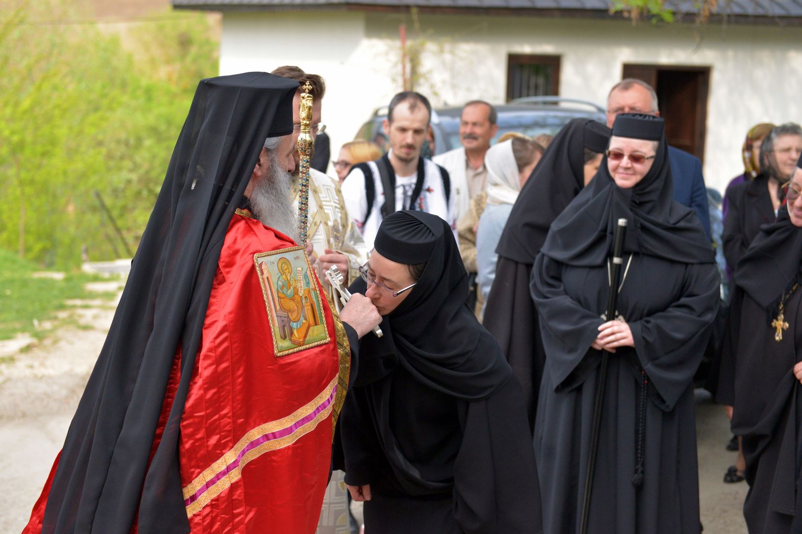 foto: Flavius Popa IPS Mitropolit Teofan: „Mântuitorul s-a arătat femeilor mironosițe pentru prima dată, răsplătindu-le devotamentul lor, credința și curajul”
