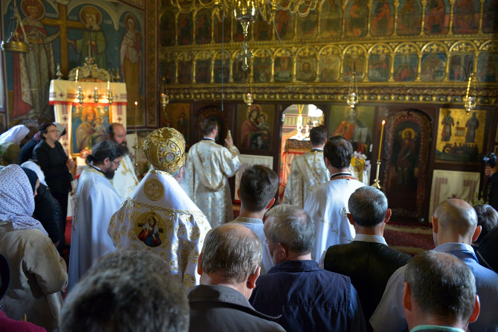 foto: Flavius Popa IPS Mitropolit Teofan: „Mântuitorul s-a arătat femeilor mironosițe pentru prima dată, răsplătindu-le devotamentul lor, credința și curajul”