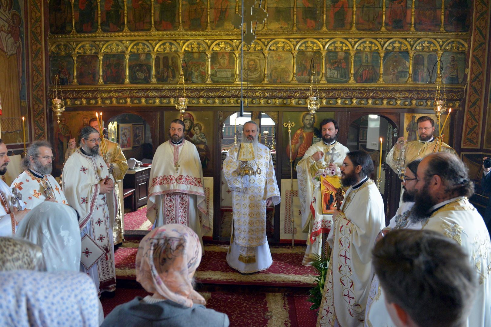 foto: Flavius Popa IPS Mitropolit Teofan: „Mântuitorul s-a arătat femeilor mironosițe pentru prima dată, răsplătindu-le devotamentul lor, credința și curajul”