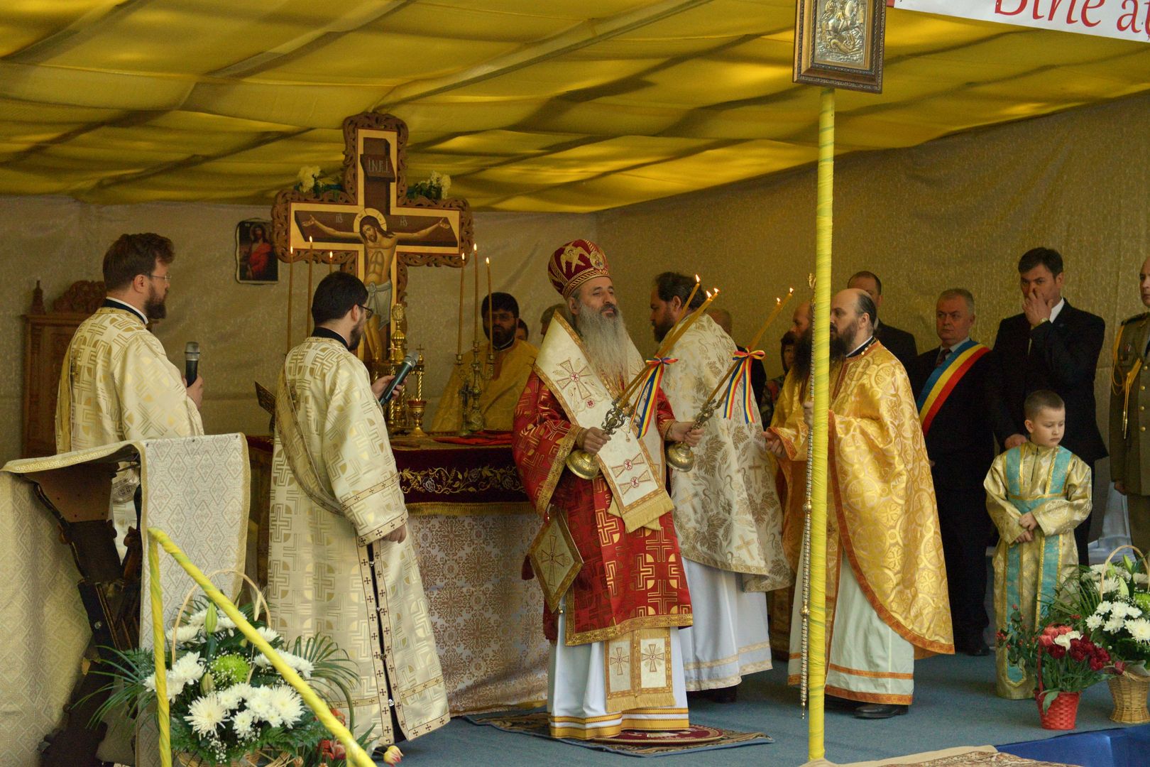 Mitropolitul Moldovei și Bucovinei dimpreună cu sute de botoșăneni la sărbătoarea Sfântului Mucenic Gheorghe