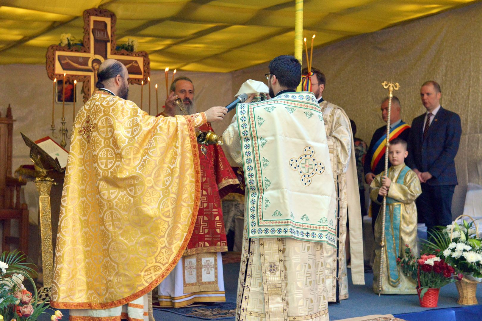 Mitropolitul Moldovei și Bucovinei dimpreună cu sute de botoșăneni la sărbătoarea Sfântului Mucenic Gheorghe