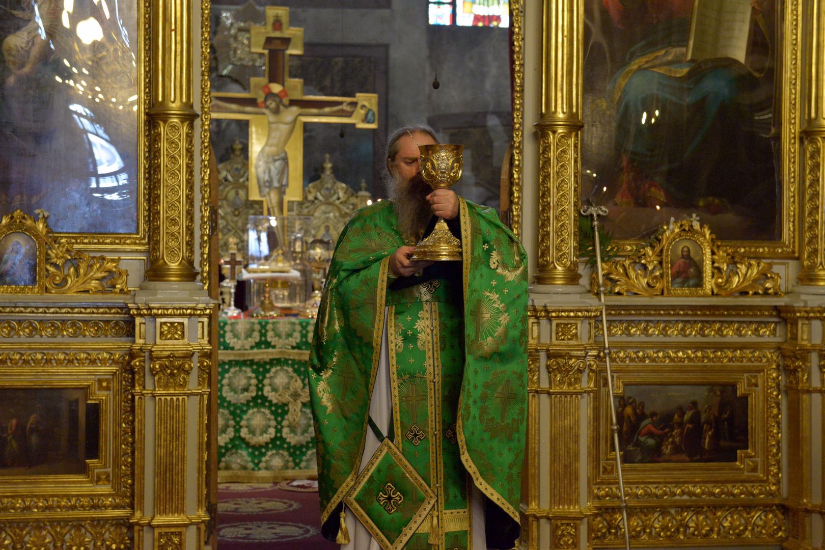 foto: Flavius Popa Praznicul Intrării Domnului în Ierusalim la Catedrala Mitropolitană din Iași - „sărbătoarea florilor, a entuziasmului și a bucuriei creștine”