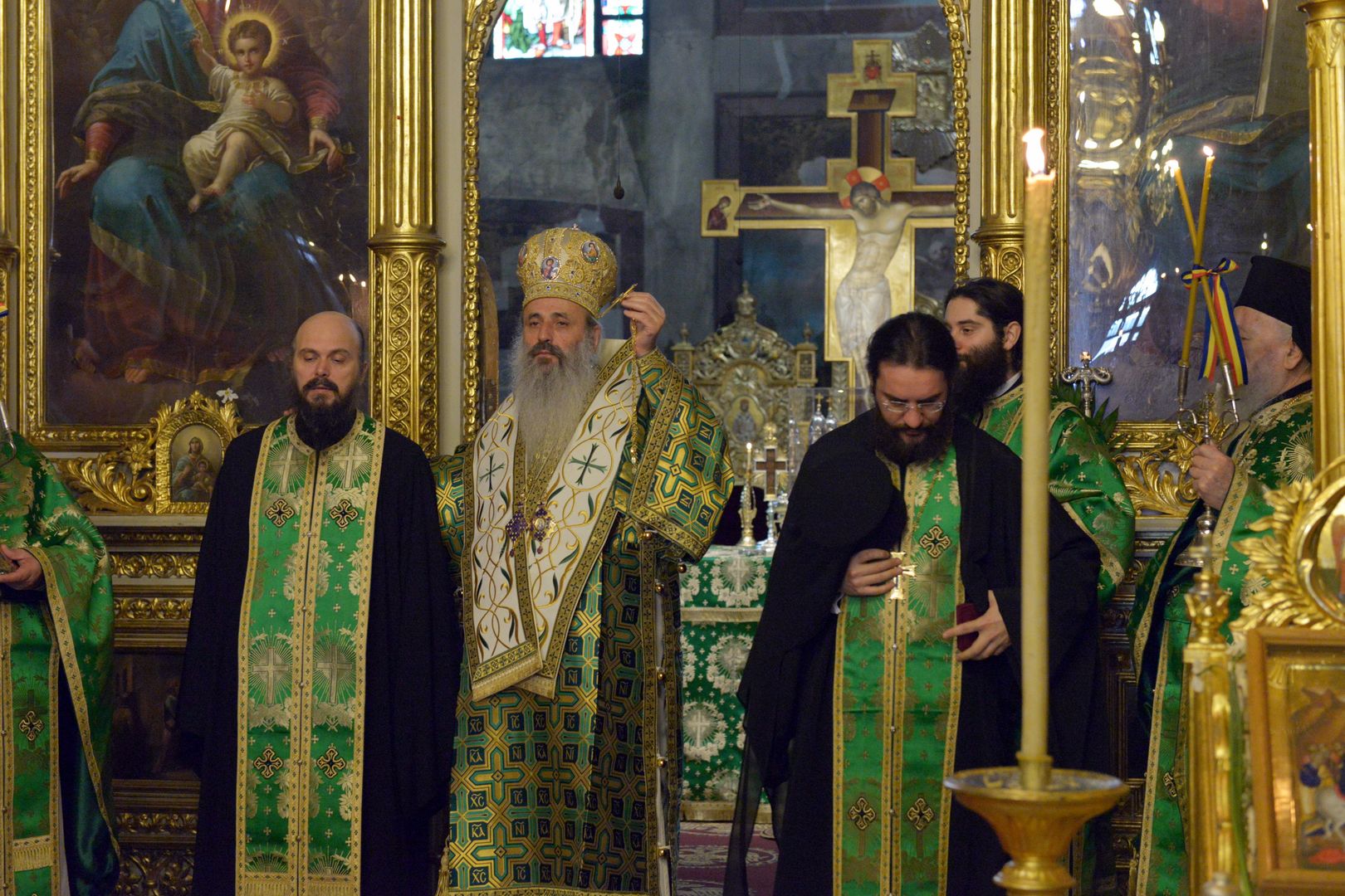 foto: Flavius Popa Praznicul Intrării Domnului în Ierusalim la Catedrala Mitropolitană din Iași - „sărbătoarea florilor, a entuziasmului și a bucuriei creștine”