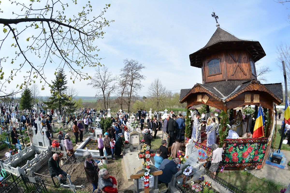 Mii de oameni s-au rugat împreună la Andrieşeni