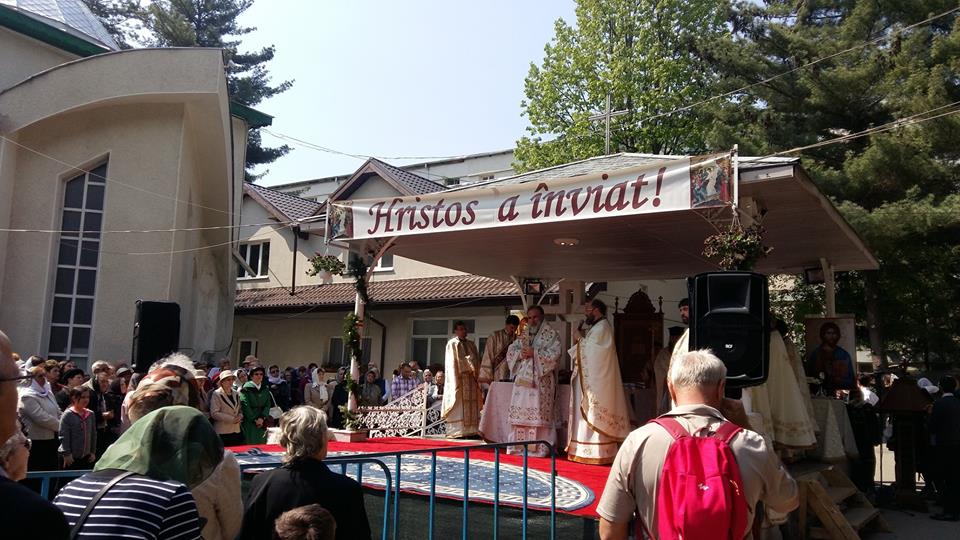 Liturghie arhierească la Parohia „Sfântul Gheorghe“ din Bacău Liturghie arhierească la Parohia „Sfântul Gheorghe“ din Bacău