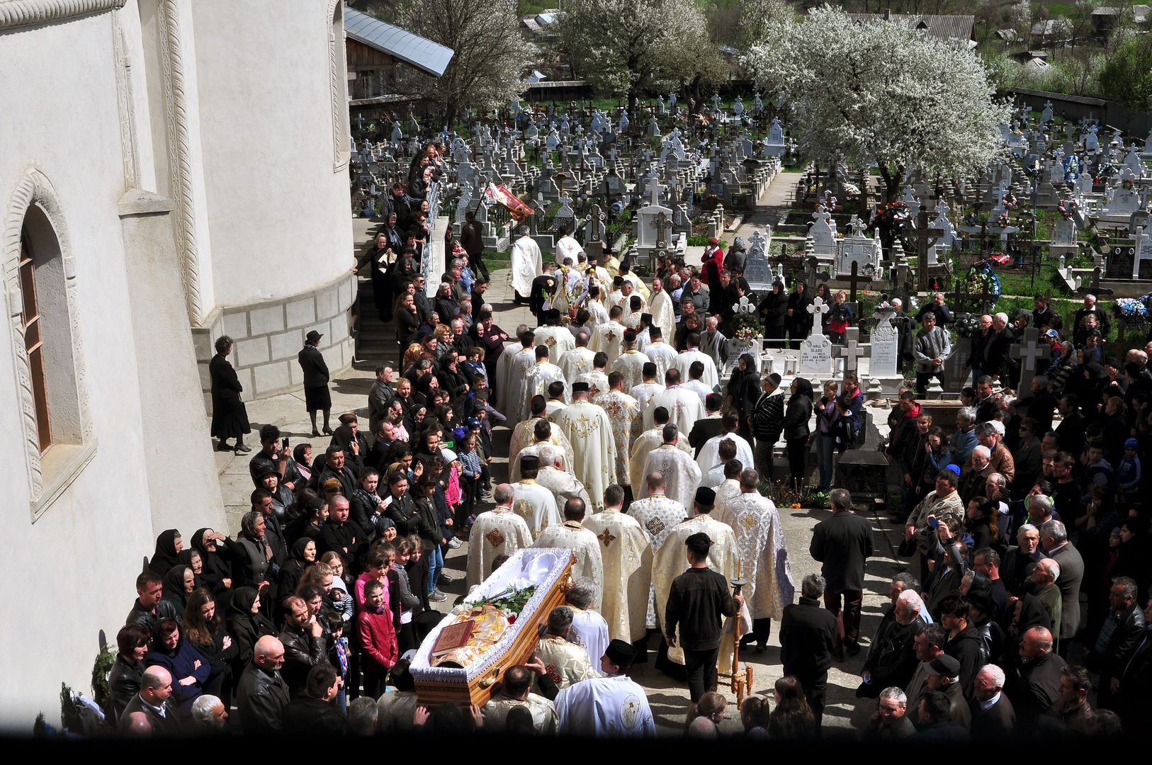 foto: Damian-Ioan Popa Părintele Vasile Adiaconiței a fost înmormântat