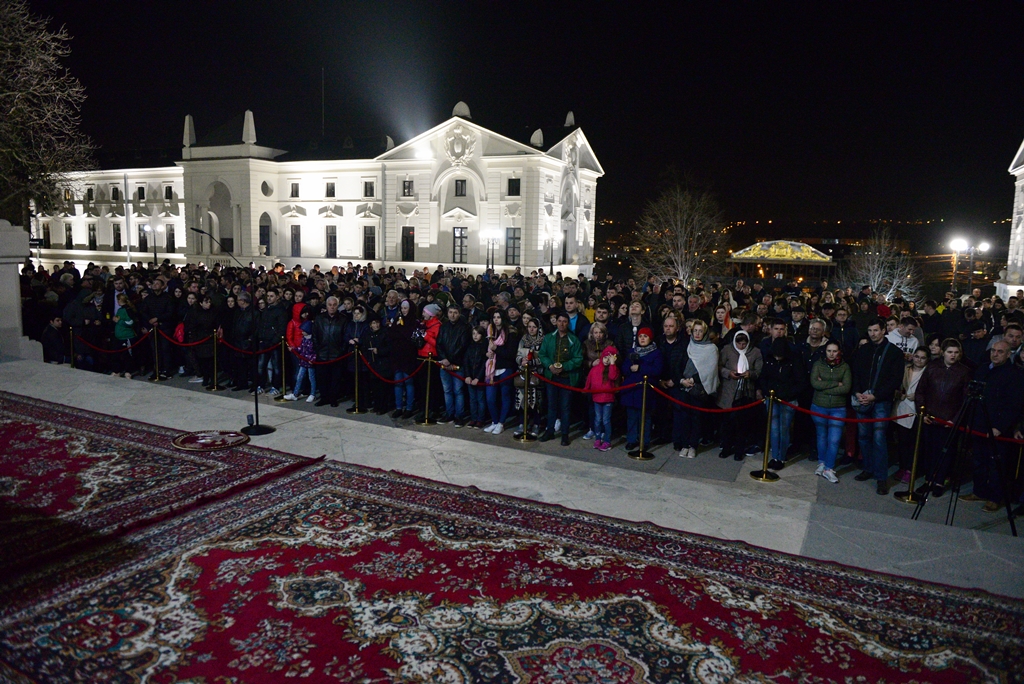 foto: Adrian Sarbu Slujba Sfintelor Paști la Catedrala Mitropolitană – „Hristos a înviat și S-a făcut început al învierii noastre”